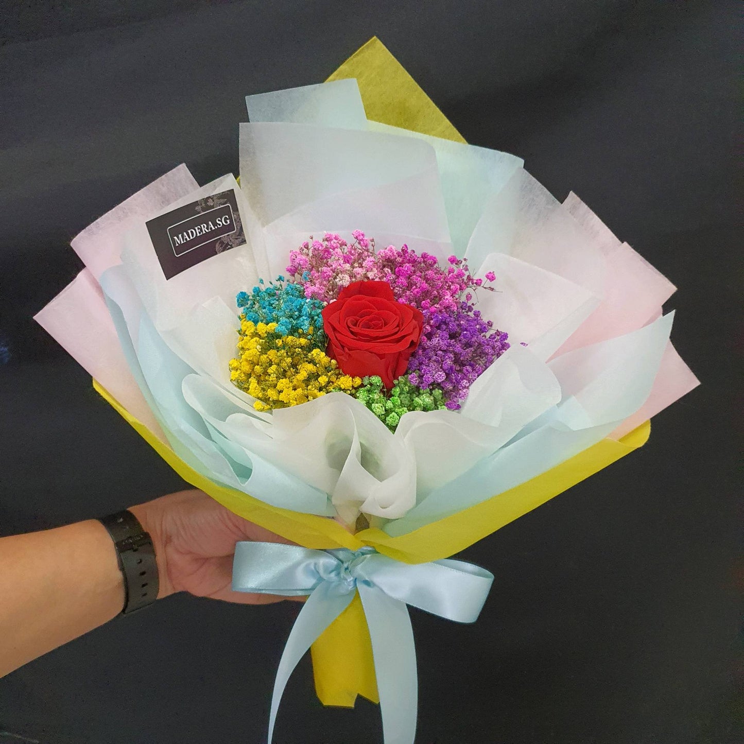 Rainbow Baby Breathe with 1H Big Red Rose flower Bouquet 满天星彩虹色与红玫瑰花束礼